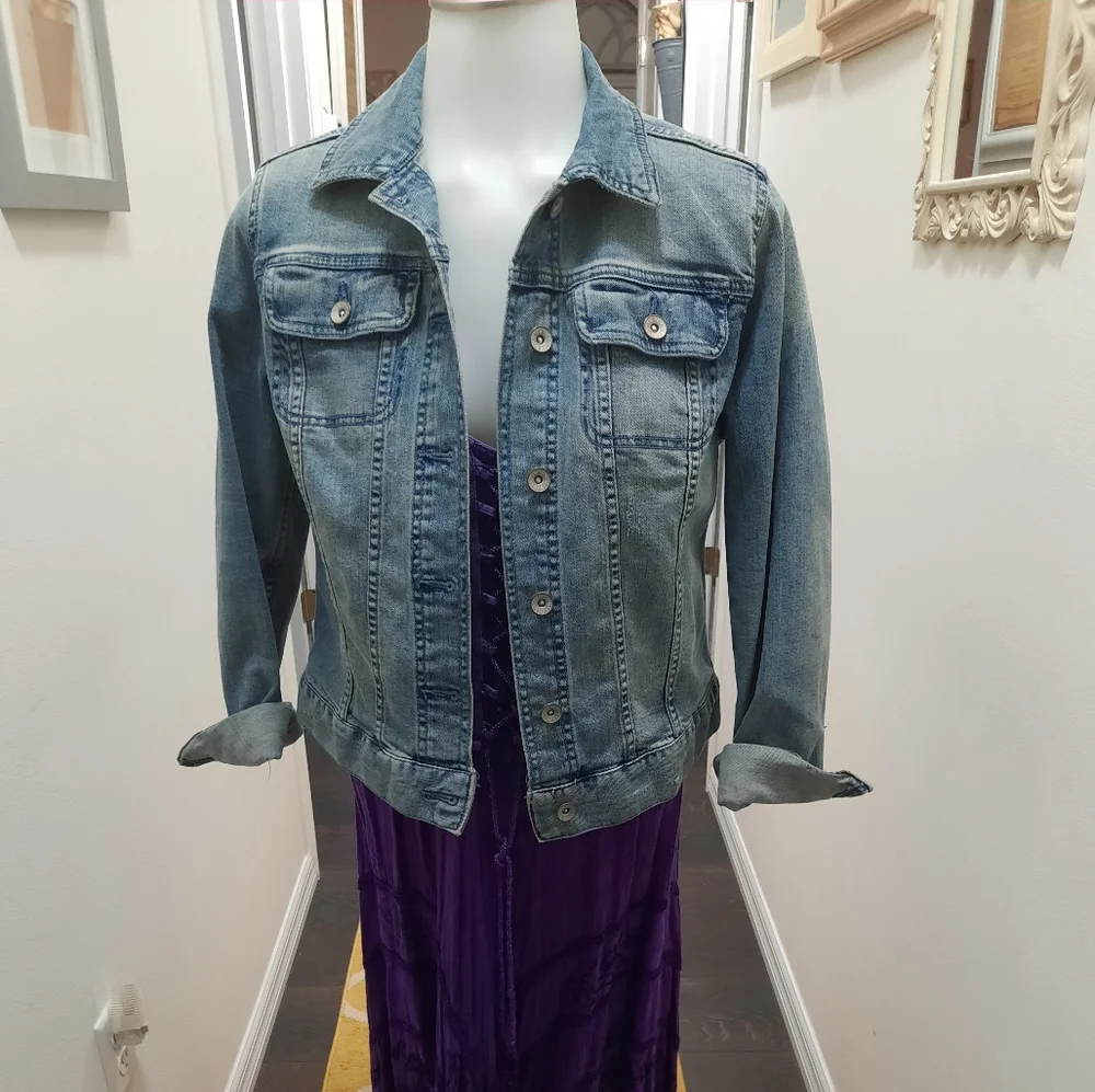 Jean Jacket - Picture 1 of 3